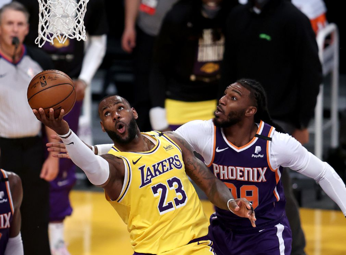 NBA季后赛首轮，詹姆斯30+三双湖人加时力克太阳